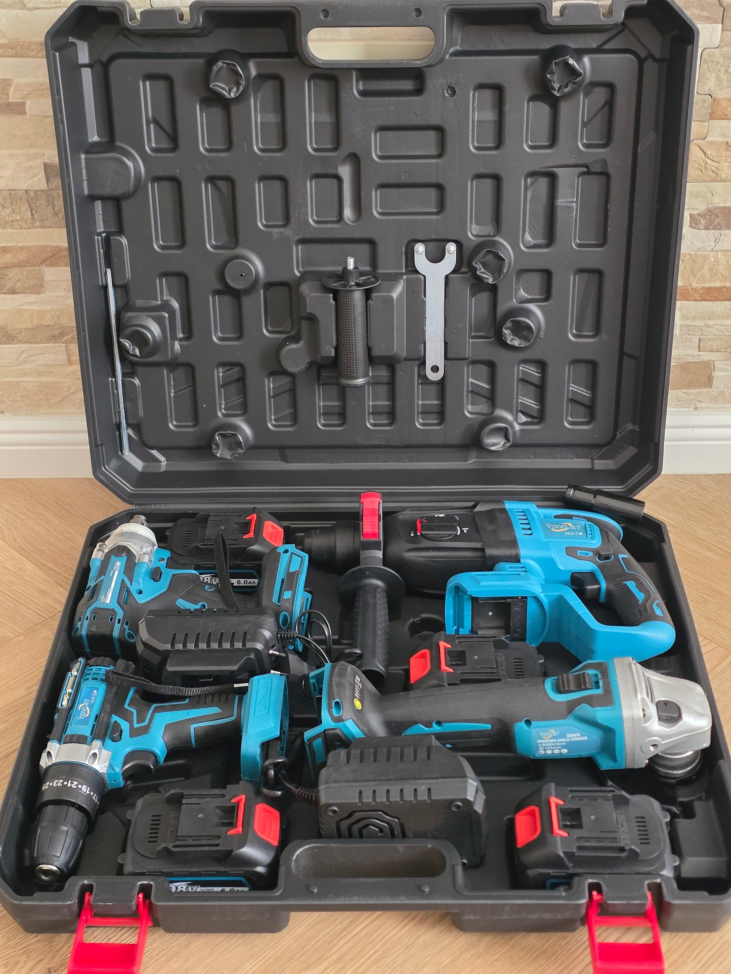 PROFESIONALNI AKU SET ALATA 4u1 – 198V / 6.0Ah
