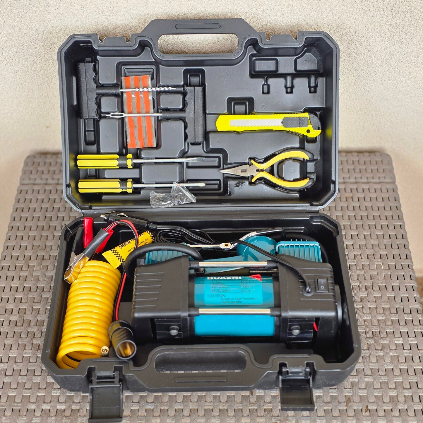 Dvoklipni 12V Auto Kompresor sa Kutijom i Priborom