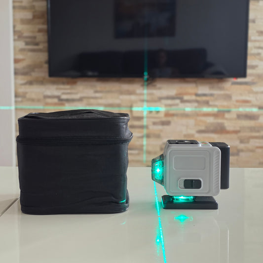 Linijski laser sa zelenim linijama