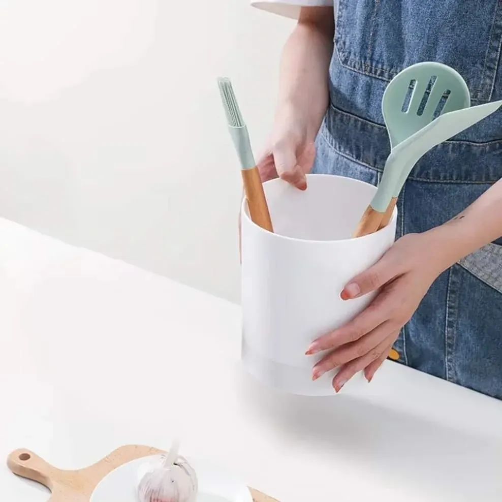 Rotirajući organizator za kuhinjski pribor