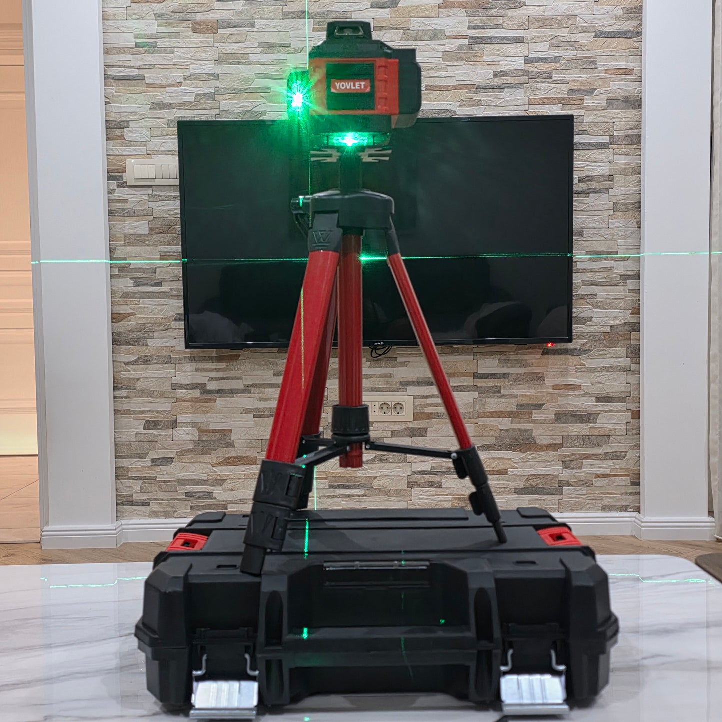 Profesionalni laserski nivelir 16 linija sa stativom – 360° samonivelišući