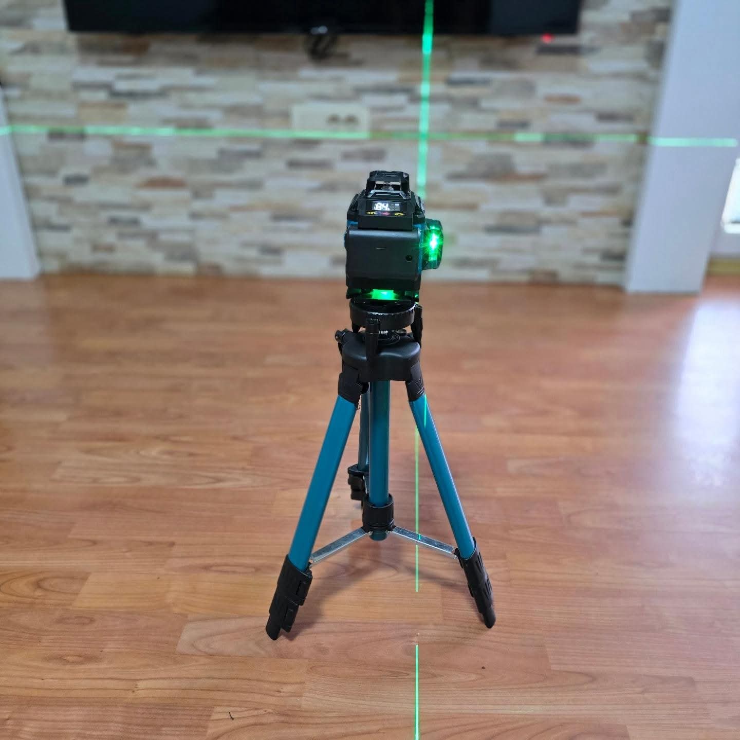 Profesionalni liniski laser sa 16 linija
